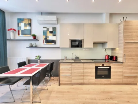 Rent in Ó Street – a Renovated Premium Apartment with Balcony in the Heart of the City
