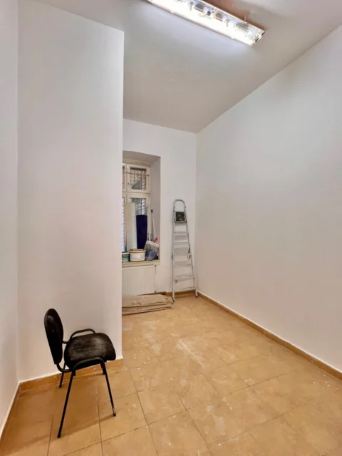 Street-Front Commercial Property for Sale in Ferencváros – Prime Investment Opportunity