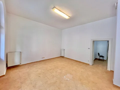 Street-Front Commercial Property for Sale in Ferencváros – Prime Investment Opportunity