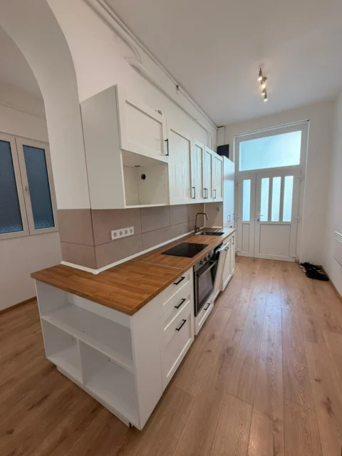Renovated Stylish One-bedroom apartment for rent in Lónyay Street