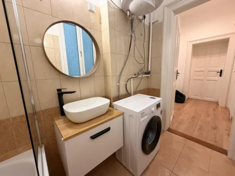 Renovated Stylish One-bedroom apartment for rent in Lónyay Street