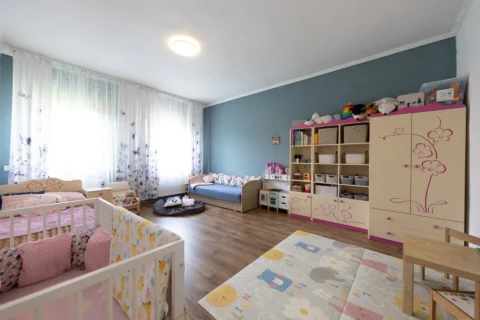 Felújított családi ház kerttel ELADÓ