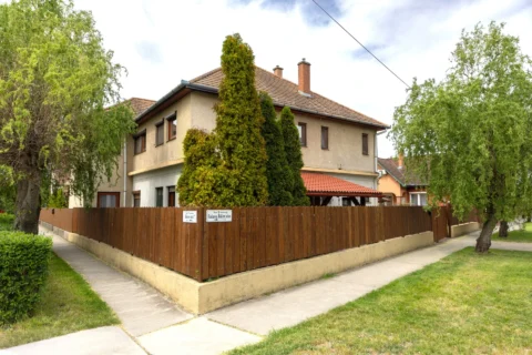 Felújított családi ház kerttel ELADÓ