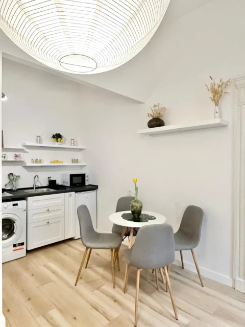 Stylish One-Bedroom Apartment for Rent in Régi posta Street – Downtown