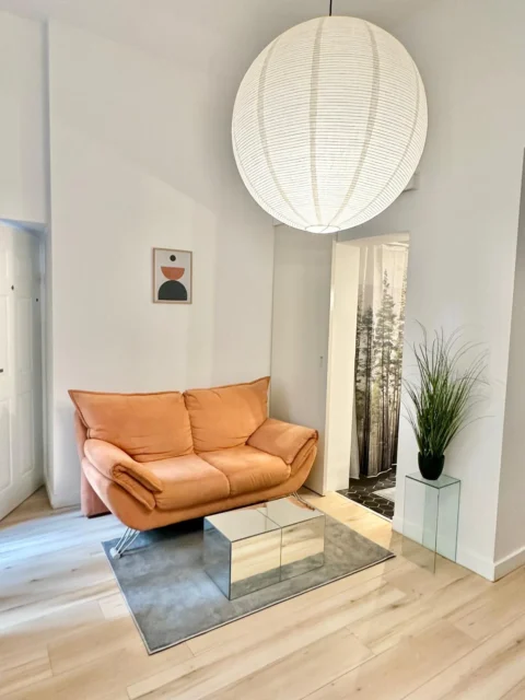 Stylish One-Bedroom Apartment for Rent in Régi posta Street – Downtown
