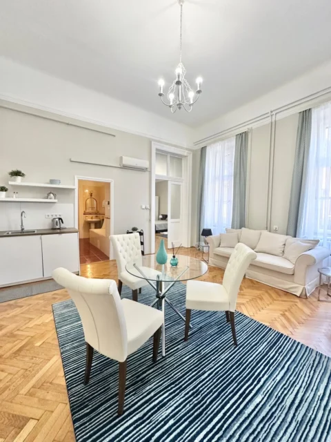 Renovated 2+1 Room Apartment for Rent on József blwrd