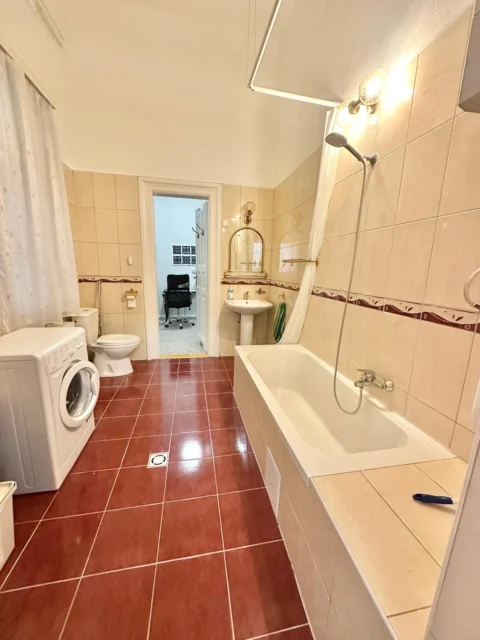 Renovated 2+1 Room Apartment for Rent on József blwrd