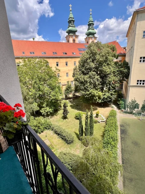 Classical 3-bedroom apartment for sale in the heart of the city