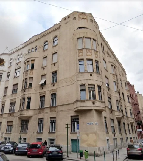 Renovated 2-bedroom Apartment for Rent in Katona József street|