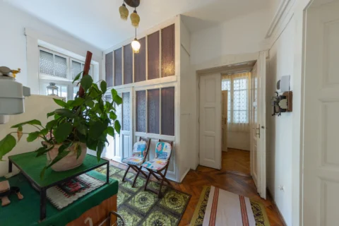 Classical 3-bedroom apartment for sale in the heart of the city
