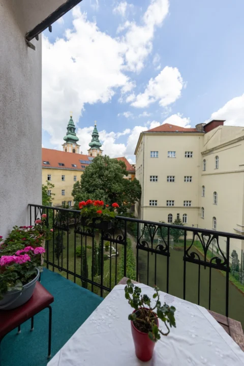 Classical 3-bedroom apartment for sale in the heart of the city