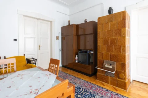Classical 3-bedroom apartment for sale in the heart of the city