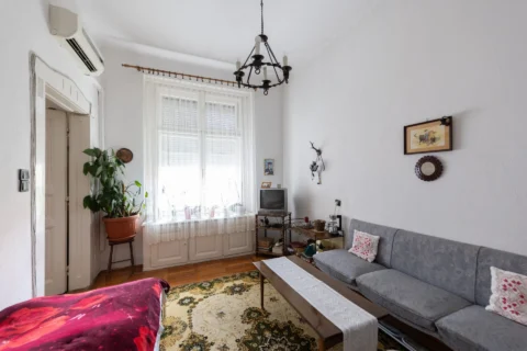 Classical 3-bedroom apartment for sale in the heart of the city