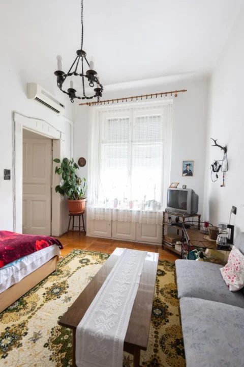 Classical 3-bedroom apartment for sale in the heart of the city