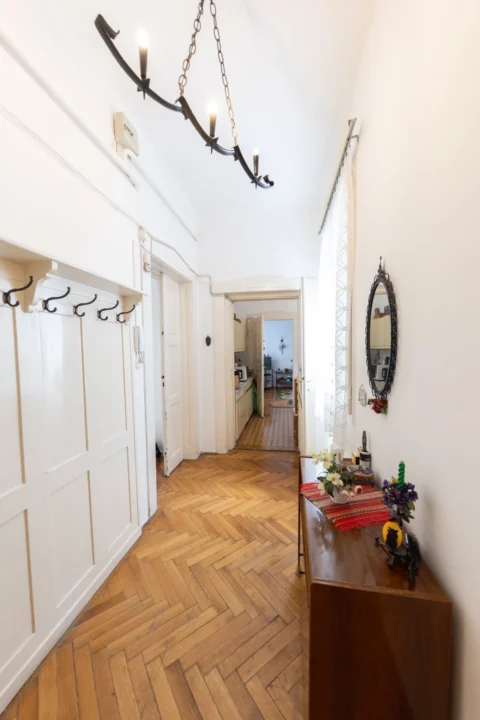 Classical 3-bedroom apartment for sale in the heart of the city