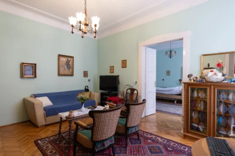 Classical 3-bedroom apartment for sale in the heart of the city