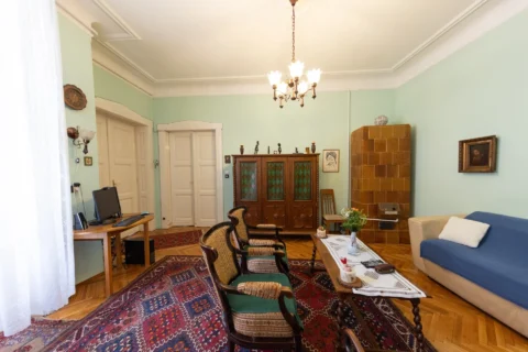 Classical 3-bedroom apartment for sale in the heart of the city