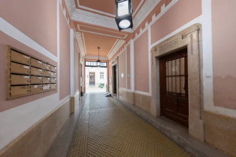 Classical 3-bedroom apartment for sale in the heart of the city