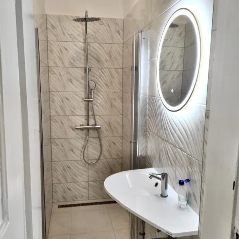 Nice 2 Bedroom Apartment for Rent in Váci road facing Westend City Center