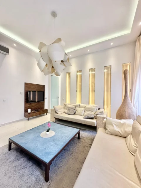 Luxury 3 Bedroom Apartment for Rent in Paulay Ede street