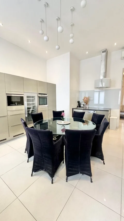 Luxury 3 Bedroom Apartment for Rent in Paulay Ede street