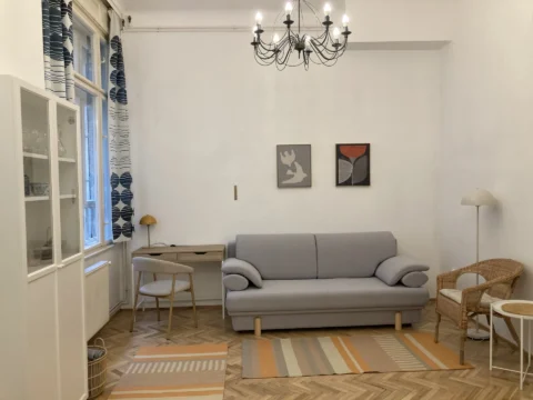 Cozy Studio apartment for Rent next Deák Ferenc square – at Erzsébet square
