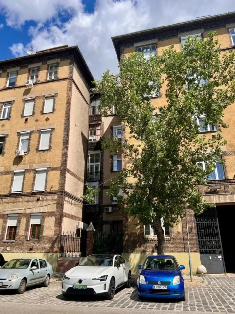 Spacious studio apartment for sale in MÁVAG Building