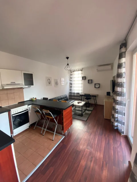 Nice One-bedroom Apartment for Rent in Futó Préter street corner