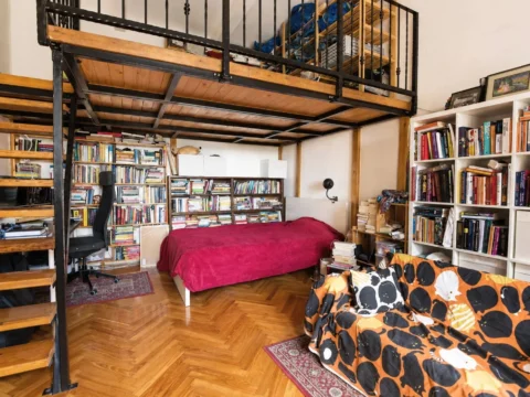 Spacious studio apartment for sale in MÁVAG Building