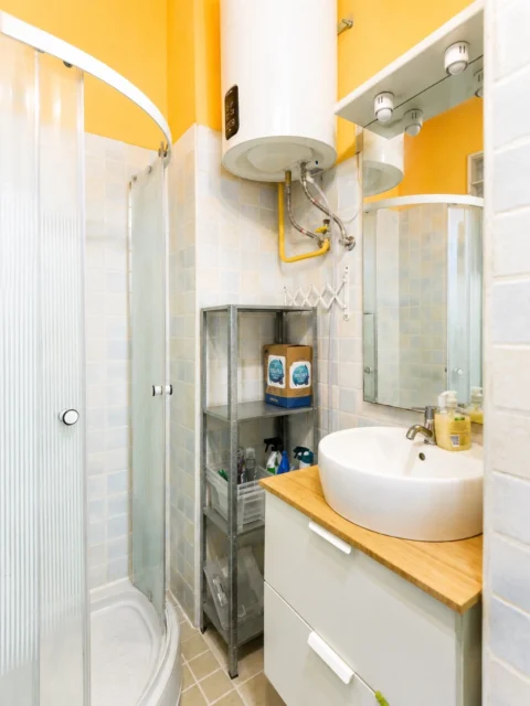 Spacious studio apartment for sale in MÁVAG Building