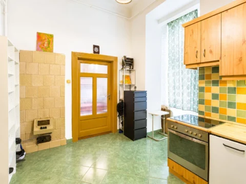 Spacious studio apartment for sale in MÁVAG Building