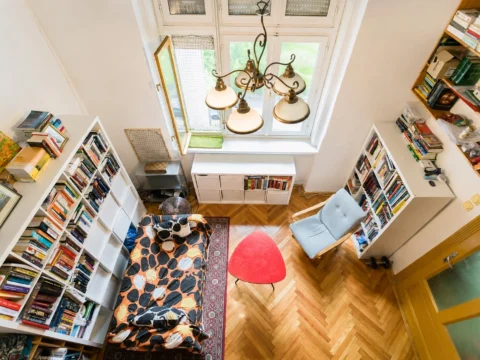 Spacious studio apartment for sale in MÁVAG Building