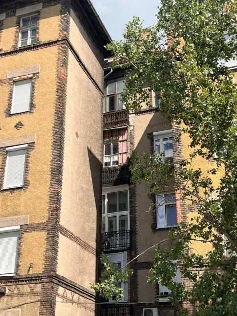 Spacious studio apartment for sale in MÁVAG Building
