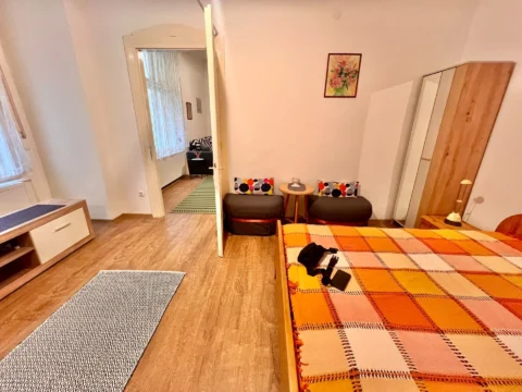 Cozy One-bedroom apartment for Rent at Arany János street Metro 3 station
