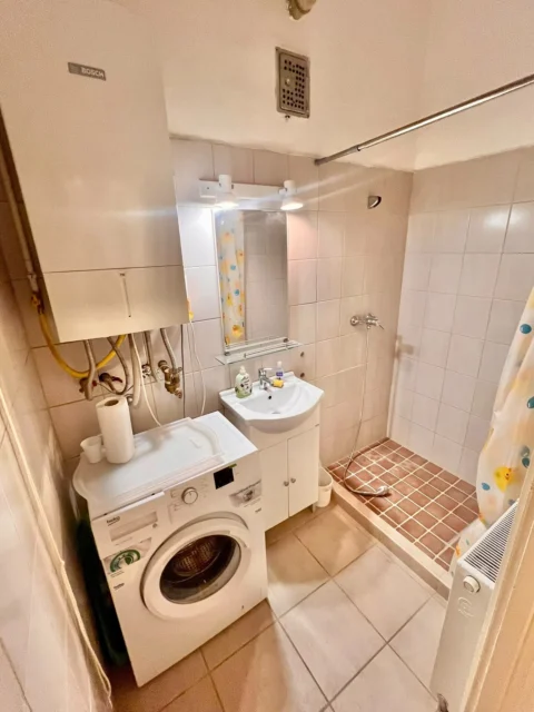 Cozy One-bedroom apartment for Rent at Arany János street Metro 3 station