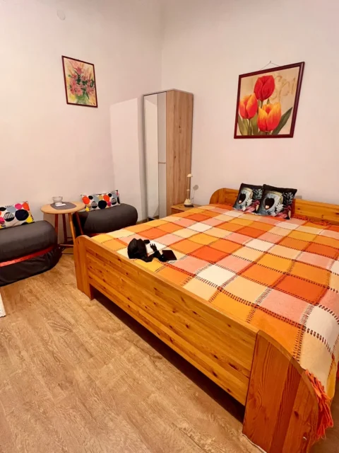 Cozy One-bedroom apartment for Rent at Arany János street Metro 3 station