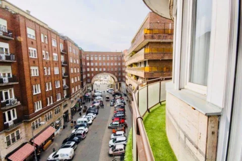 Luxus Design 2 hálószobás Lakás Kiadó a Madách Imre utcában – VII. kerület, Deák Ferenc tér közelében