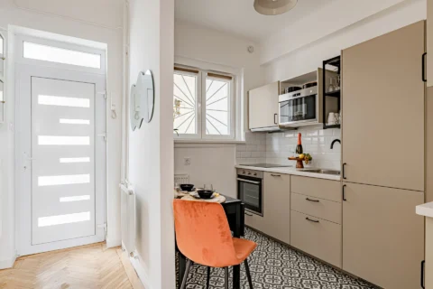 Fully Renovated 2-bedroom (no living room) flat for Rent in Üllői road – Next to CORVIN Promenade