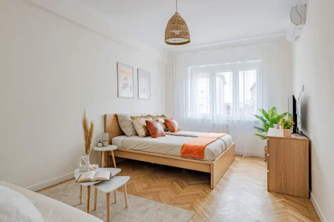 Fully Renovated 2-bedroom (no living room) flat for Rent in Üllői road – Next to CORVIN Promenade