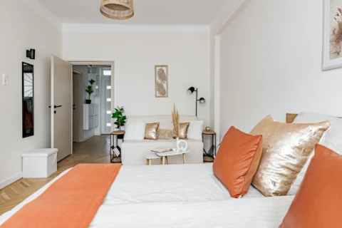 Fully Renovated 2-bedroom (no living room) flat for Rent in Üllői road – Next to CORVIN Promenade
