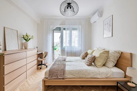 Fully Renovated 2-bedroom (no living room) flat for Rent in Üllői road – Next to CORVIN Promenade