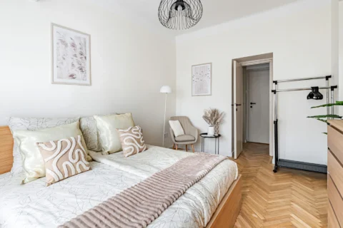 Fully Renovated 2-bedroom (no living room) flat for Rent in Üllői road – Next to CORVIN Promenade