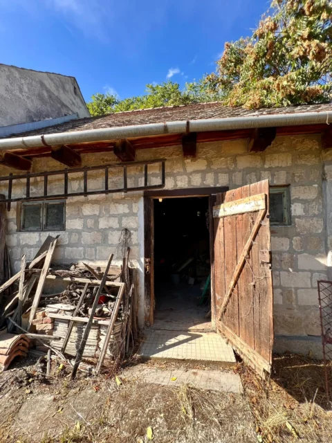 3-bedroom family house with half hectare land within 30 minutes from Budapest