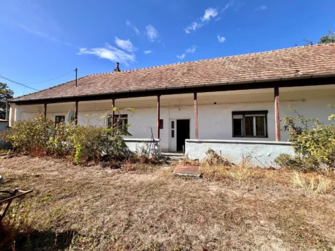 3-bedroom family house with half hectare land within 30 minutes from Budapest