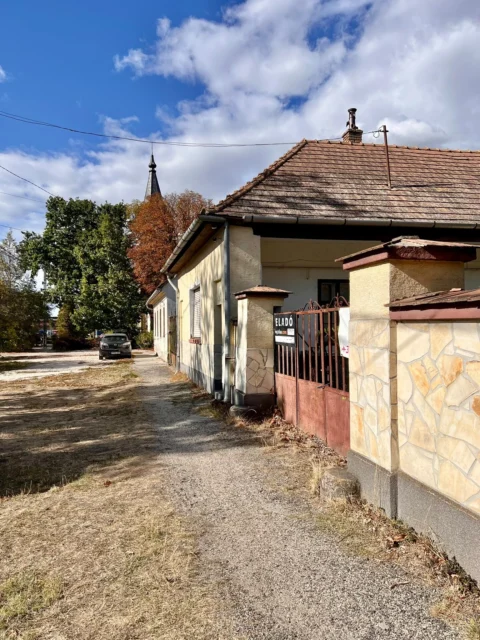 3-bedroom family house with half hectare land within 30 minutes from Budapest