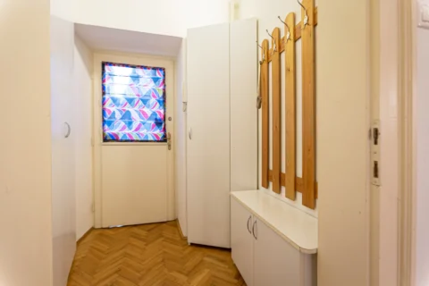 Stylish Studio Apartment for Rent in Dorottya street – close to Vörösmarty square