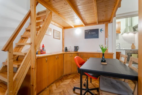 Stylish Studio Apartment for Rent in Dorottya street – close to Vörösmarty square