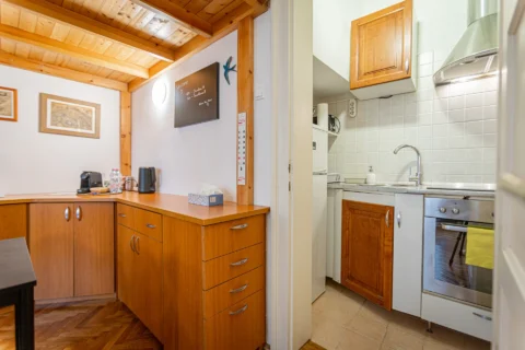 Stylish Studio Apartment for Rent in Dorottya street – close to Vörösmarty square