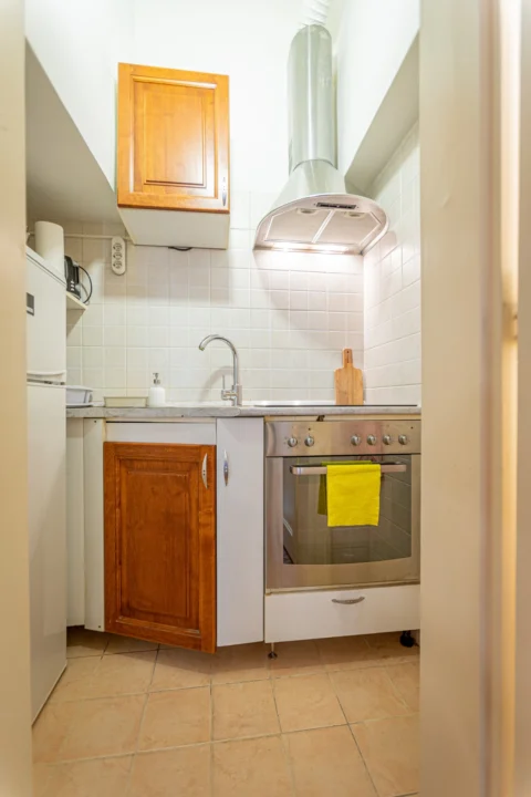 Stylish Studio Apartment for Rent in Dorottya street – close to Vörösmarty square