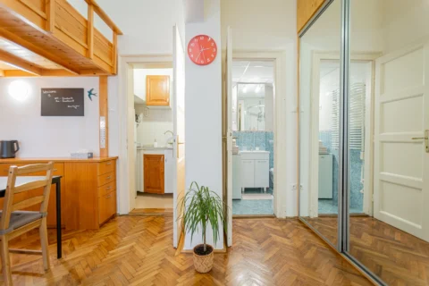 Stylish Studio Apartment for Rent in Dorottya street – close to Vörösmarty square